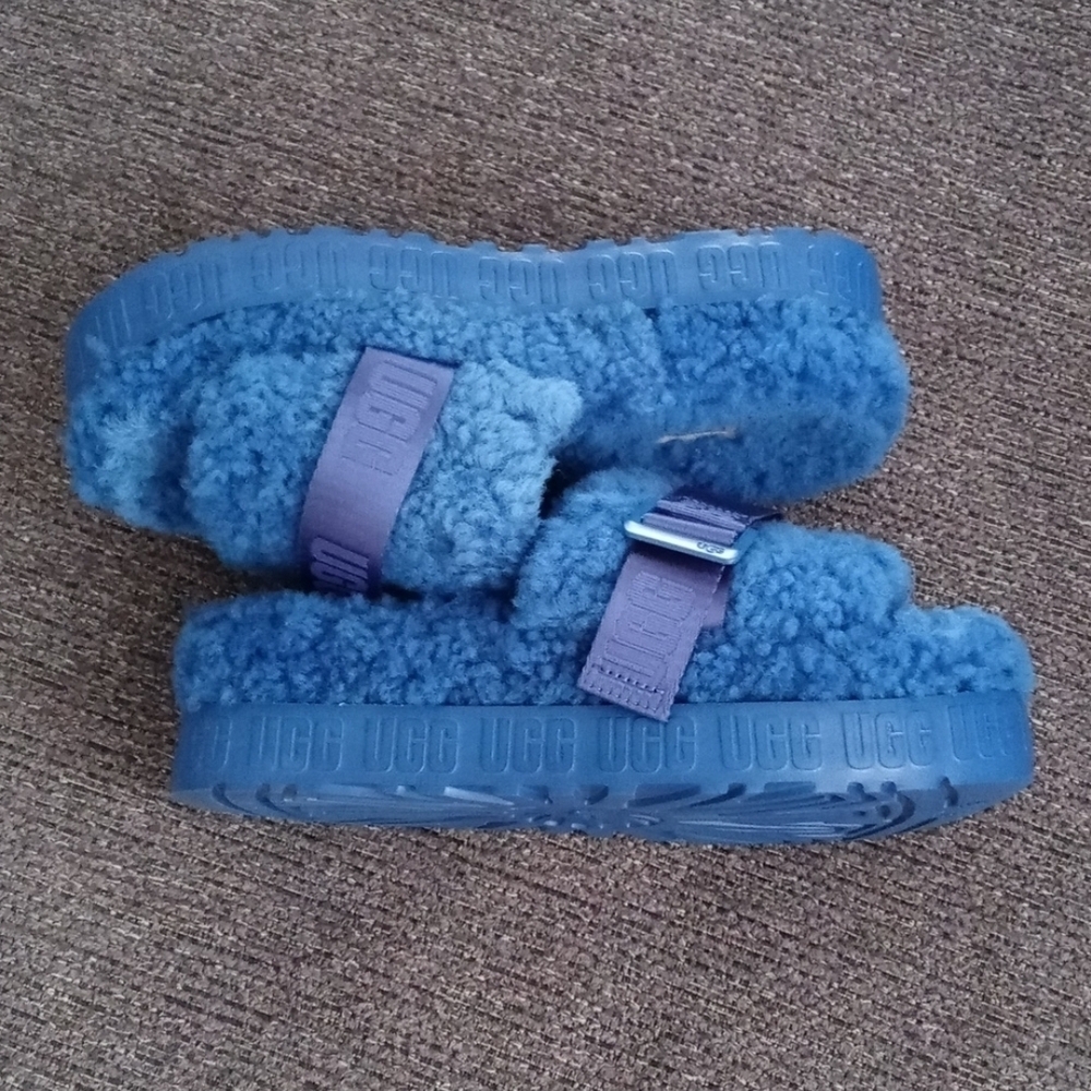 ๐UGG๐ - Fluffita Cobalt Blue Flatform Slipper - Picture 9 of 12